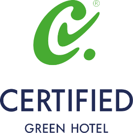 Logo "Certified Green Hotel" con una lettera "C" verde stilizzata.