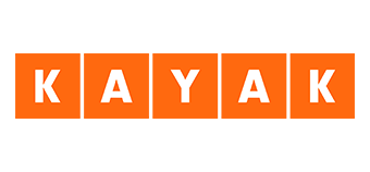 Logo di KAYAK su sfondo arancione.